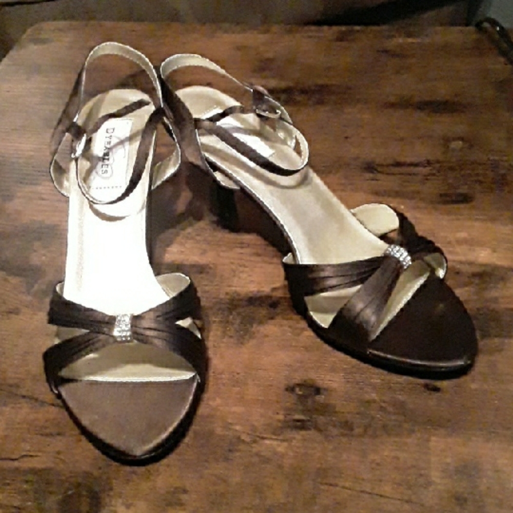 NWOT Sz 10 Stunning Chocolate Satin Elegant Dyeables Strappy Heels